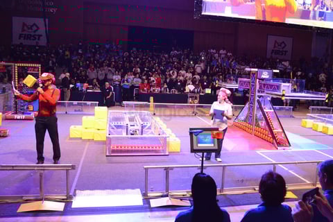 En medio de un ambiente de fiesta y de un auditorio completamente abarrotado, fue inaugurada la competencia de robótica FIRST Laguna Regional.