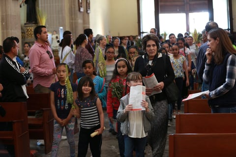 Adicionalmente, en los distintos templos y parroquias se programaron actividades tales como la pascua infantil y juvenil, las misiones, retiros espirituales y servicios especiales para recordar los capítulos bíblicos de la pasión, muerte y resurrección de Jesús, fundamento de la ideología religiosa cristiana.