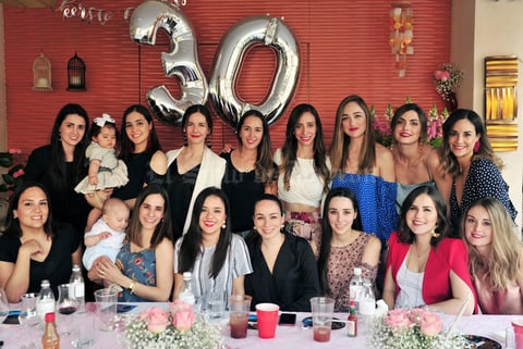 25032018 FELIZ CUMPLEAñOS.  Amigas acompañan a Andrea Marroquín en su festejo.