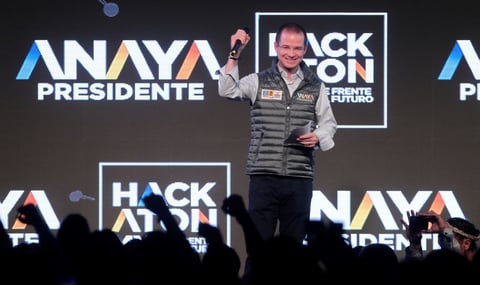 El candidato de la alianza Por México al Frente arrancó su campaña con un 'Hackatón' para que jóvenes crearán propuestas.