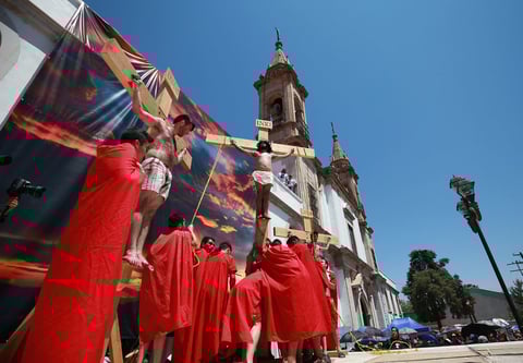 En esta ocasión en el tempo de Los Ángeles le tocó a Adrián Rodríguez, representar a Jesucristo.