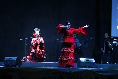 Del Jardín Hidalgo partieron los integrantes de la Compañía Flamencos Unidos de Lucero Hernández.