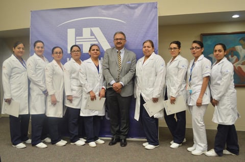 31032018 LA FOTO DEL RECUERDO.  Brenda, Paola, Perla, Elizabeth, Tere, Regino Montoya, Lulú, Ivón, Sol y Edith.