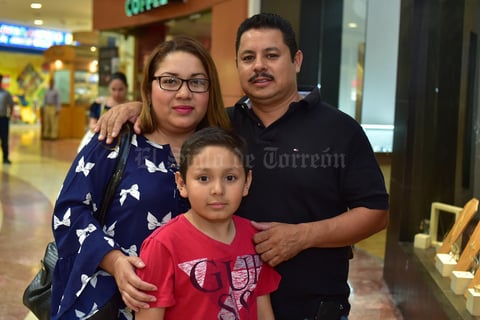 31032018 Elizabeth, Juan Gerardo y Kevin.