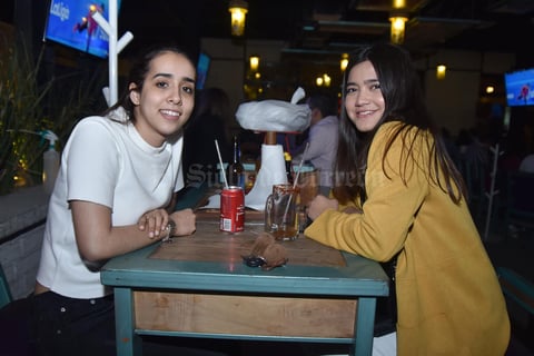 30032018 AMIGAS.  Rocío y Naima.
