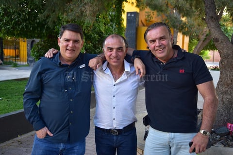 02042018 ENTRE AMIGOS.  Juan José, Pepe y Fernando.