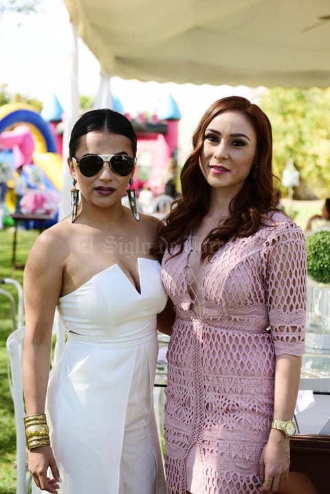 02042018 EN FESTEJO.  Karla y Alejandra Urby.