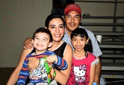 04042018 Jorge, Penélope, Elizabeth y Jorgito.
