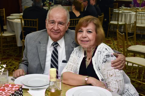 04042018 EN PAREJA.  Salvador y Deli.