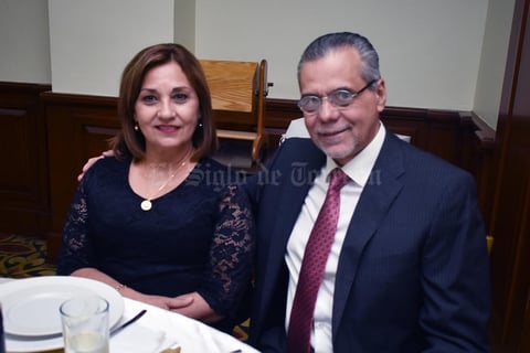 04042018 GRATOS MOMENTOS.  Cristina y Heriberto.