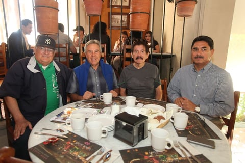 Gregorio Martínez, Sergio Quiñones, Dr. Carcaño y Arnulfo León.
