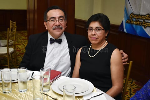 05042018 EN RECIENTE FESTEJO.  Raúl y Magda.