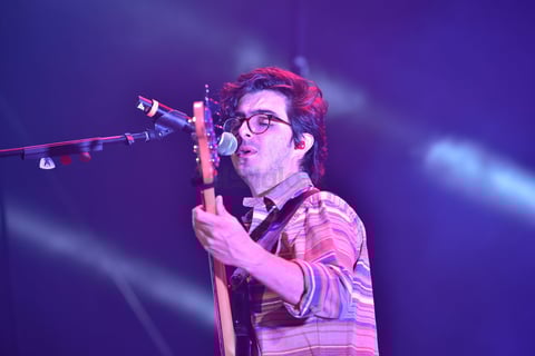 Los artistas agradecieron al público su asistencia. En varias ocasiones, ellos veían a la gente, reflejando la que alegría que les daba el lleno total.