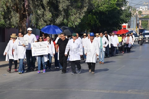 Los médicos salieron a las calles de Torreón.