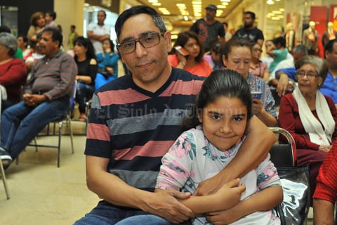 09042018 EN EL MALL.  Saúl y Romina.
