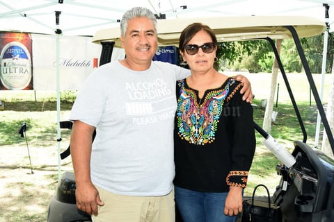 09042018 EN PAREJA.  Germán y Claudia Irene.