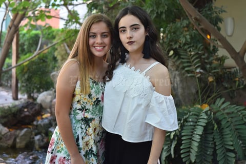 09042018 AMIGAS.  Romina y Andrea.