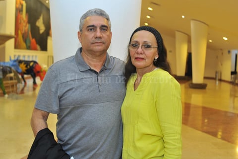 10042018 EN EL TEATRO.  Manuel y Lorena.