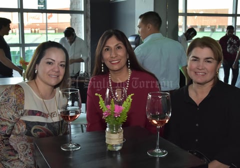 11042018 Claudia, Diana y Claudia.