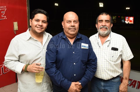11042018 EN EL BEIS.  Jesús Vázquez, Carlos Gómez y Edgardo Ayup.