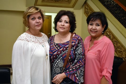 12042018 EN EL TEATRO.  Luz María, Irma y Cecilia.