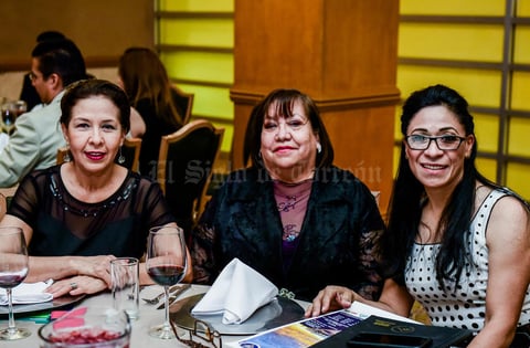 12042018 EN BINGO.  Mati, Pily y Paty.