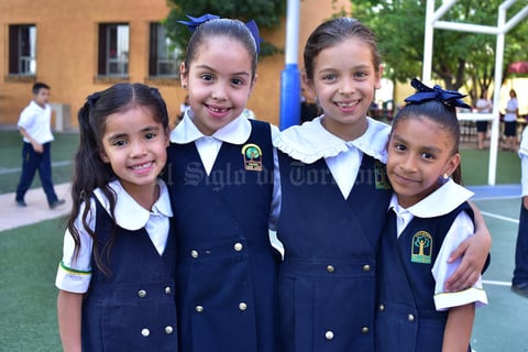13042018 Vania, Paola y Camila.