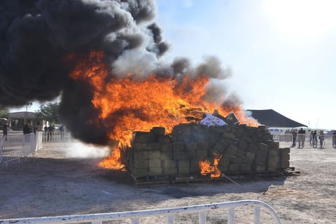 Dijo el gobernador que es la segunda incineración de este tipo que se realiza durante su gobierno, y constituye una de las líneas claras y firmes definidas dentro de la estrategia para bajar los índices delictivos en el Estado.