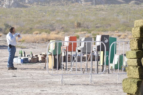 Las máquinas tragamonedas fueron destruidas con marros durante el evento.