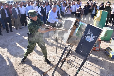 Jorge Zermeño participó en la destrucción de un tragamonedas.