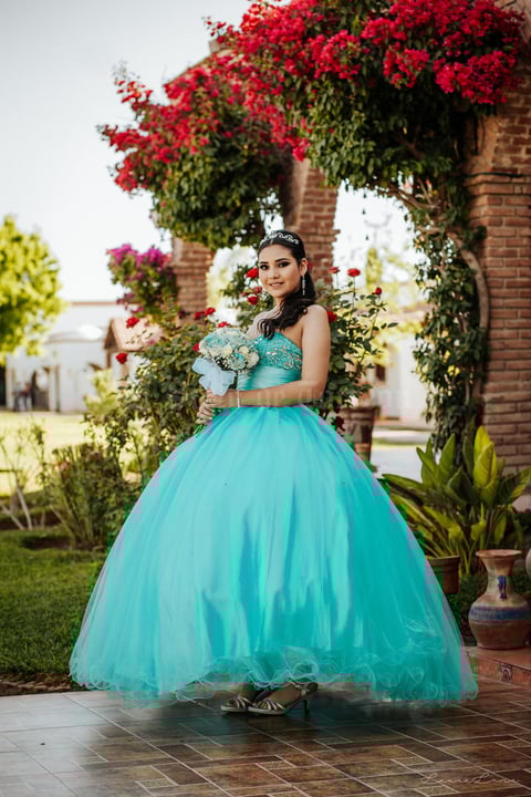 15042018 María Kurnykova González Rodríguez celebró sus XV años acompañada de sus padres, Profesores Edson González Aguilera y María Zavelina Rodríguez Segovia.