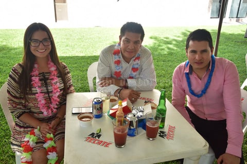 16042018 EN RECIENTE EVENTO.  Estefania, Emmanuel y Rodrigo.