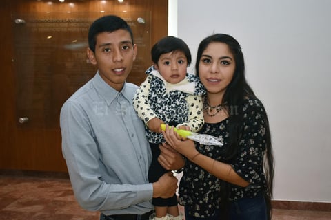 16042018 EN FAMILIA.  Diego, Mía y Karen.