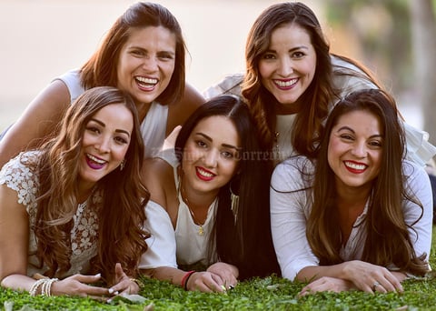 Talia  Paola  Valeria  Maria Jose y Karla