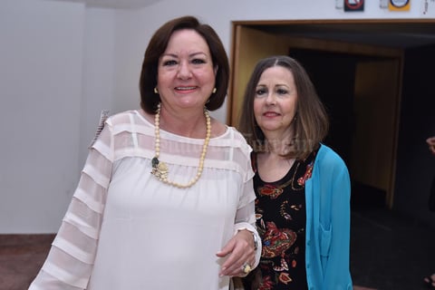 21042018 EN LA CAMERATA.  Leticia y Marissa.