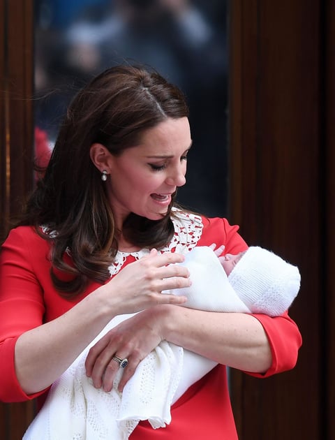Catalina fue trasladada en automóvil desde el Palacio de Kensington hasta el hospital poco después de las seis de la mañana (5:00 GMT).