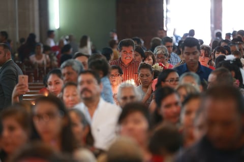A las 12:00 horas se realizó una misa solemne presidida por el arzobispo José Antonio Fernández Hurtado.