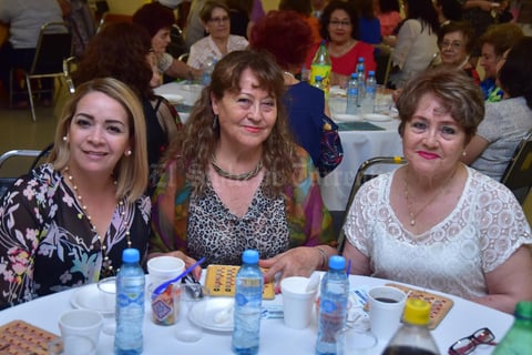 24042018 Elizabeth, Cecilia y Lupis.
