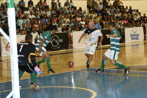 'Guerreros Legendarios' juegan partido benéfico