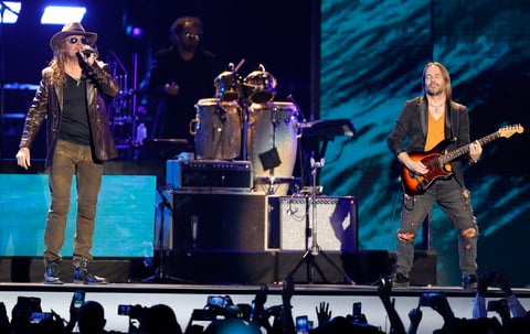 La banda mexicana de dock Maná fue homenajeada con el Premio Billboard a la Trayectoria Artística; mientras que el mexicano Christian Nodal obtuvo tres premios, entre ellos el de artista debut del año.