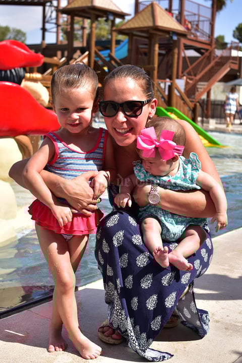 27042018 DISFRUTAN LA TARDE.  María Regina, Ana Lucía y Macarena.