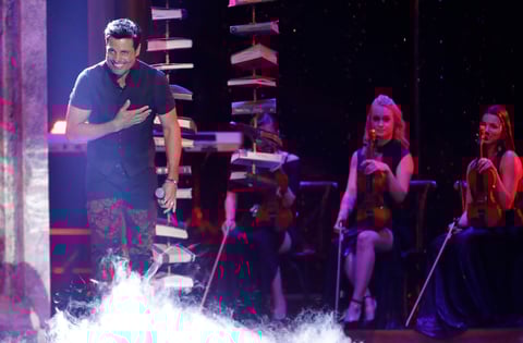 El cantante y compositor Chayanne regresa con su sencillo “Di qué sientes tú”, presentado por primera vez este jueves en los Premios Billboard de la Música Latina.