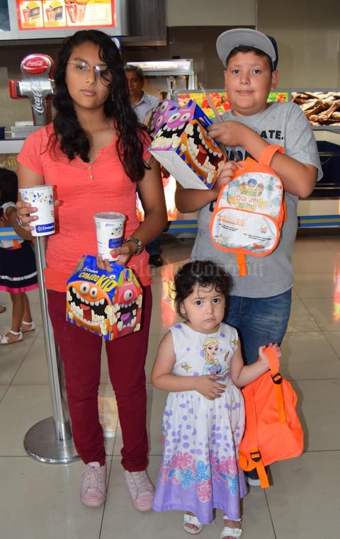 30042018 Margarita, Jesús Yarek y Valeria Estrella.