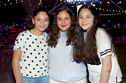 30042018 AMIGAS.  Mía, Elena y Kimberly.