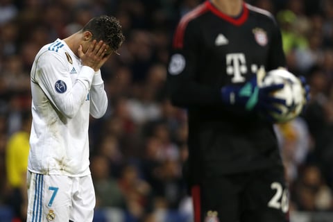 Cristiano lamenta un fallo frente a la portería del cuadro visitante.