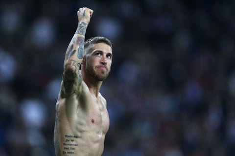 Sergio Ramos festeja ante su gente el pase a la final.