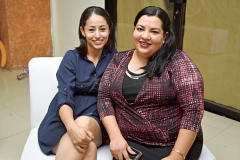 02052018 MUY CONTENTAS.  María Guadalupe y Yajaira.