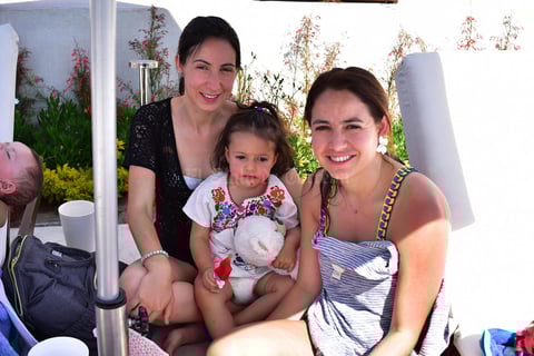 Daniela  mina y Brenda