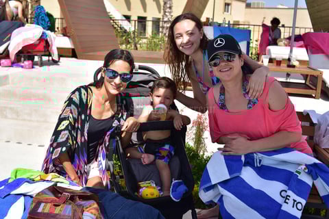 Laura  salvador  Monica y Moni