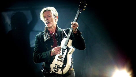 David Bowie en su tiempo llegó a tocar una Les Paul Studio Raw Power.